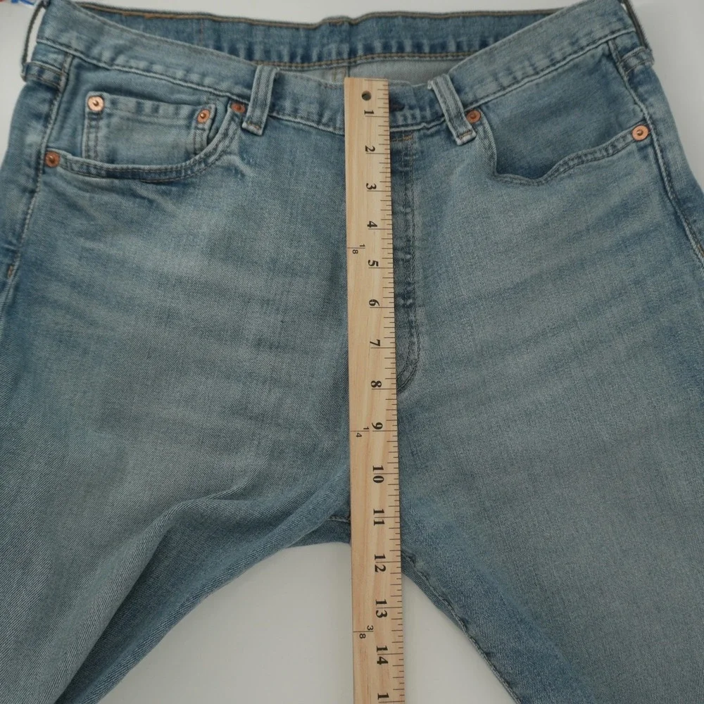 Levi's 501 Original Fit Jeans Mens 33x32 Light Wash Blue Button Fly Straight